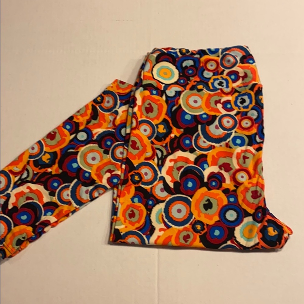 LuLaRoe Tall and Curvy Leggings